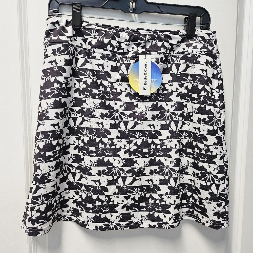 NWT Bette & Court UPF 50 Athletic Skort Small – Black White Floral Pockets